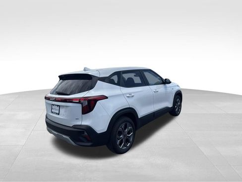 Used 2024 Kia Seltos LX AWD/4WD image 6