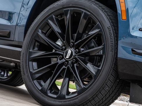 Used 2026 Cadillac Escalade Platinum Sport w/ LPO, ONYX Package image 11