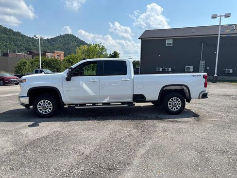 Used 2025 Chevrolet Silverado 2500 LT w/ Convenience Package AWD/4WD image 2