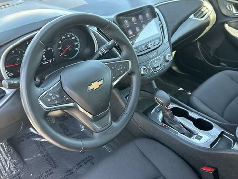 Used 2025 Chevrolet Malibu RS FWD image 17