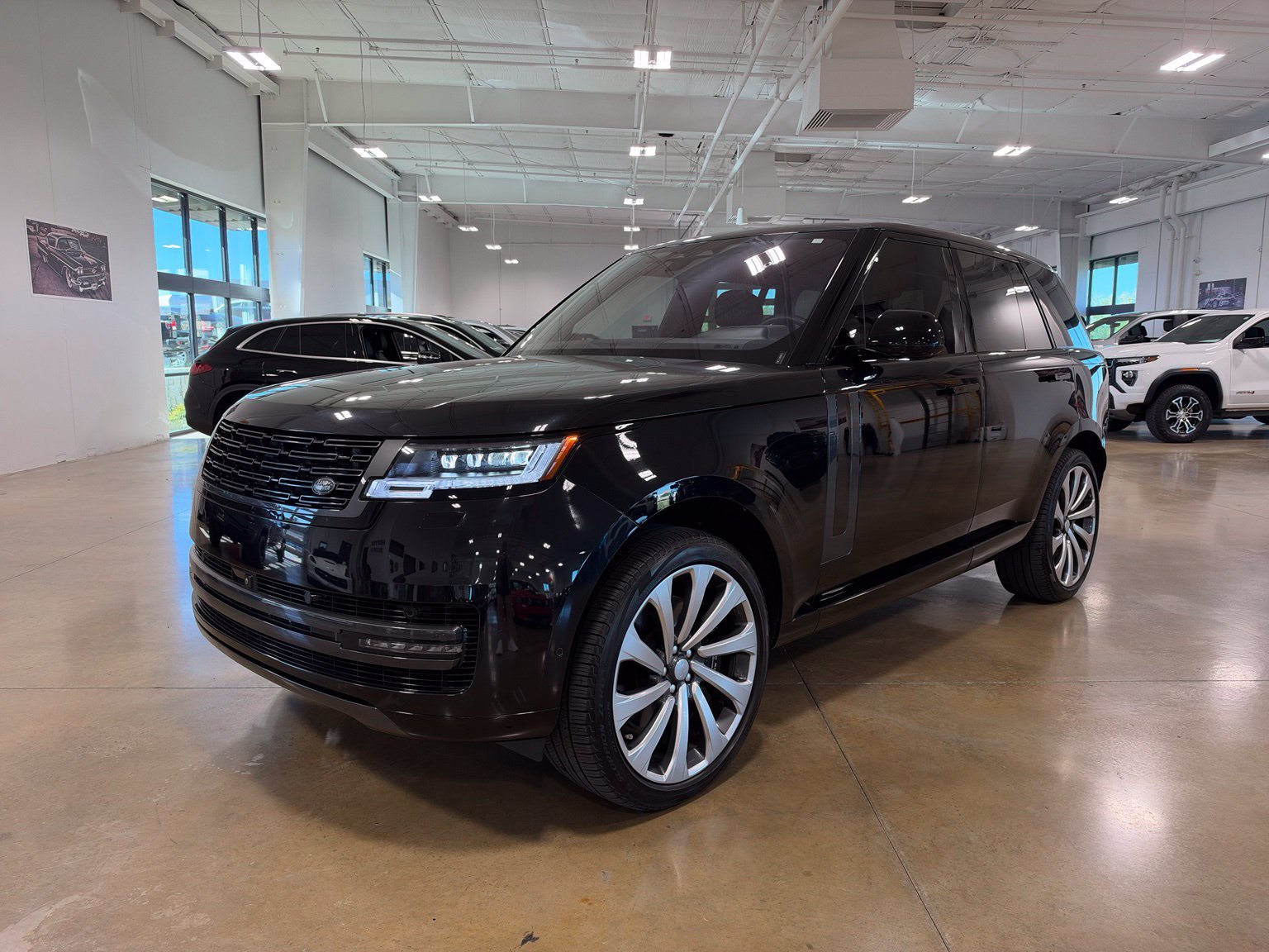 Used 2023 Land Rover Range Rover SE AWD/4WD image 3
