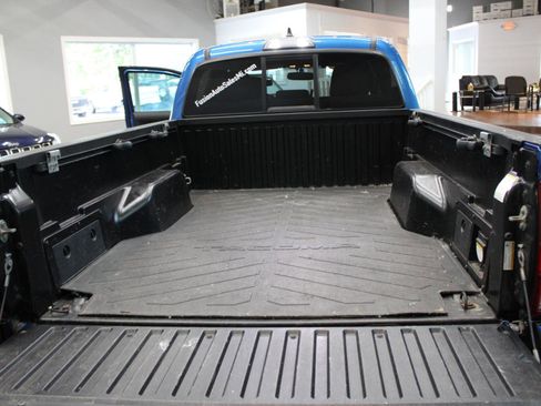 Used 2016 Toyota Tacoma SR5 AWD/4WD image 14