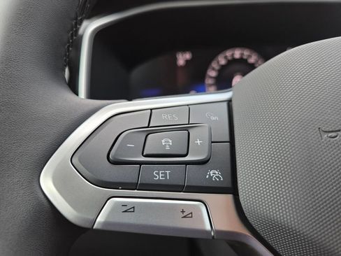 New 2026 Volkswagen Taos SE FWD image 12