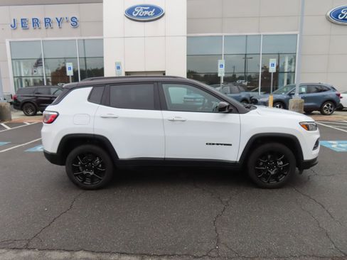 Used 2022 Jeep Compass Altitude w/ Sun and Sound Group image 4