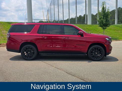 Used 2023 Chevrolet Suburban RST w/ Sport Performance Package AWD/4WD image 2
