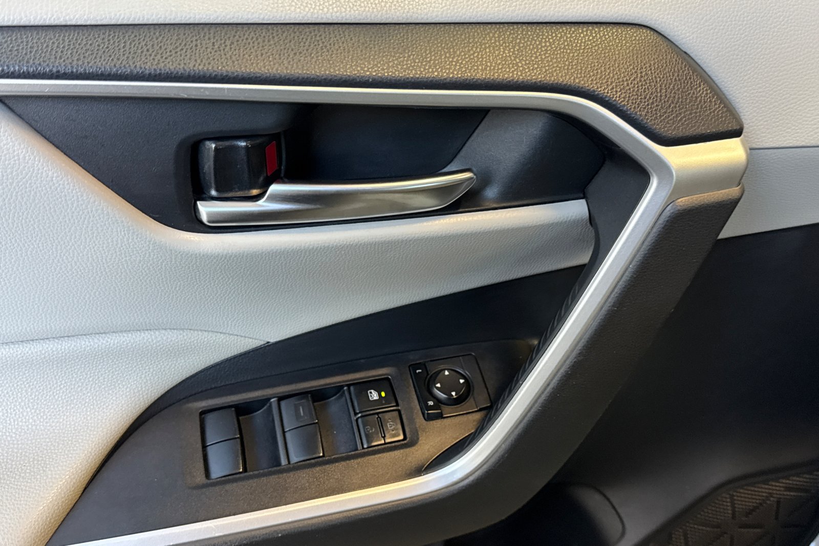 Certified 2019 Toyota RAV4 XLE w/ Carpet Mat Package FWD image 14