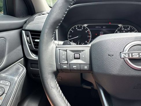 Used 2025 Nissan Rogue SV FWD image 29
