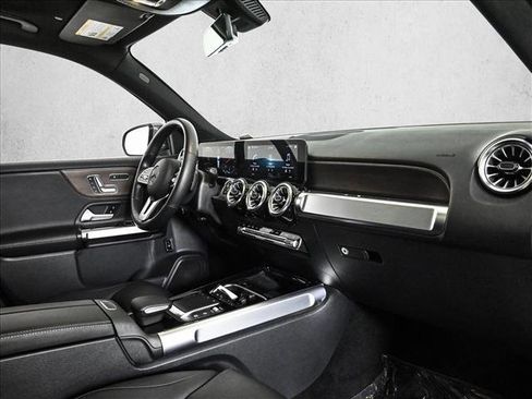 Used 2022 Mercedes-Benz GLB 250 4MATIC image 24