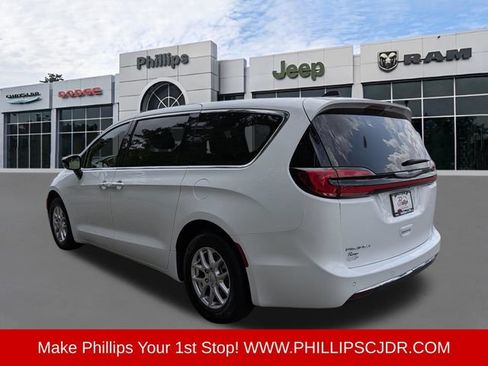 Certified 2025 Chrysler Pacifica Select FWD image 5