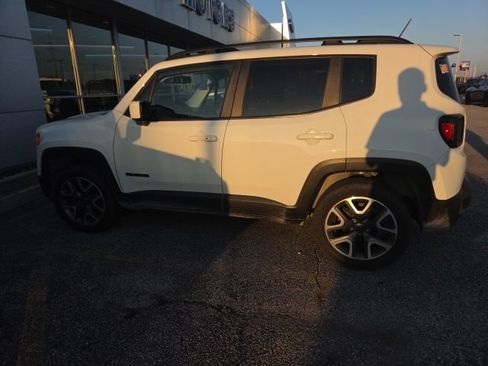 Used 2017 Jeep Renegade Latitude w/ Safety & Security Group AWD/4WD image 3