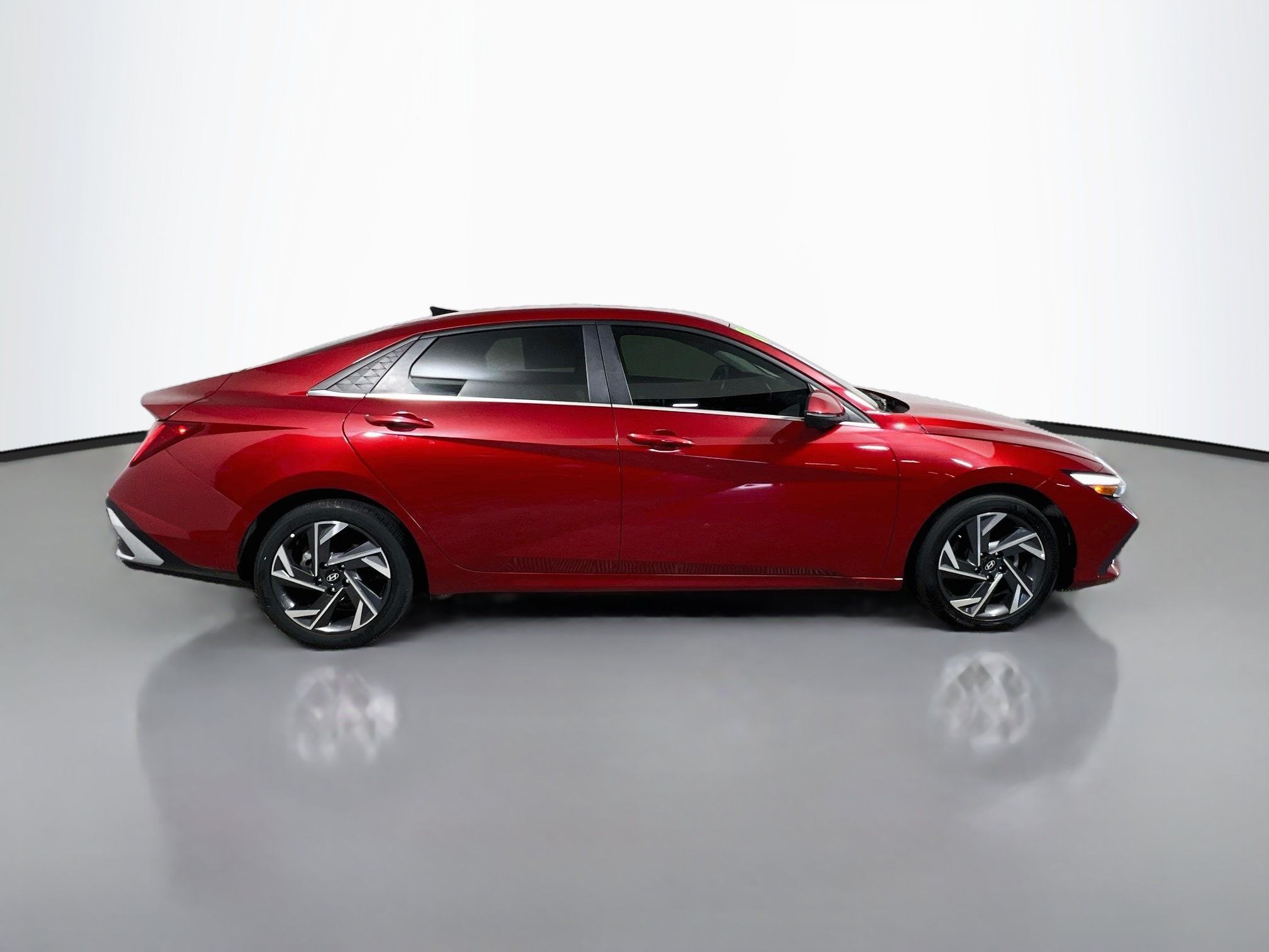Used 2024 Hyundai Elantra Limited FWD image 3