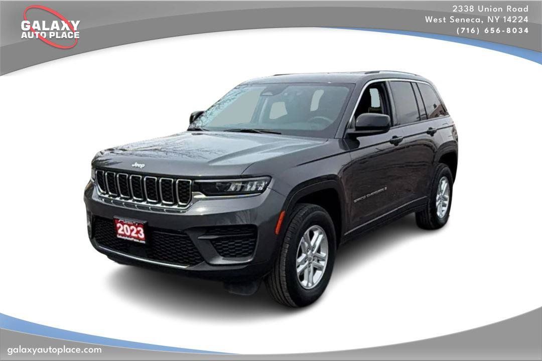 Used 2023 Jeep Grand Cherokee Laredo w/ Luxury Tech Group I AWD/4WD image 1
