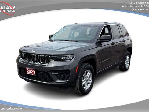 Used 2023 Jeep Grand Cherokee Laredo w/ Luxury Tech Group I AWD/4WD image 1
