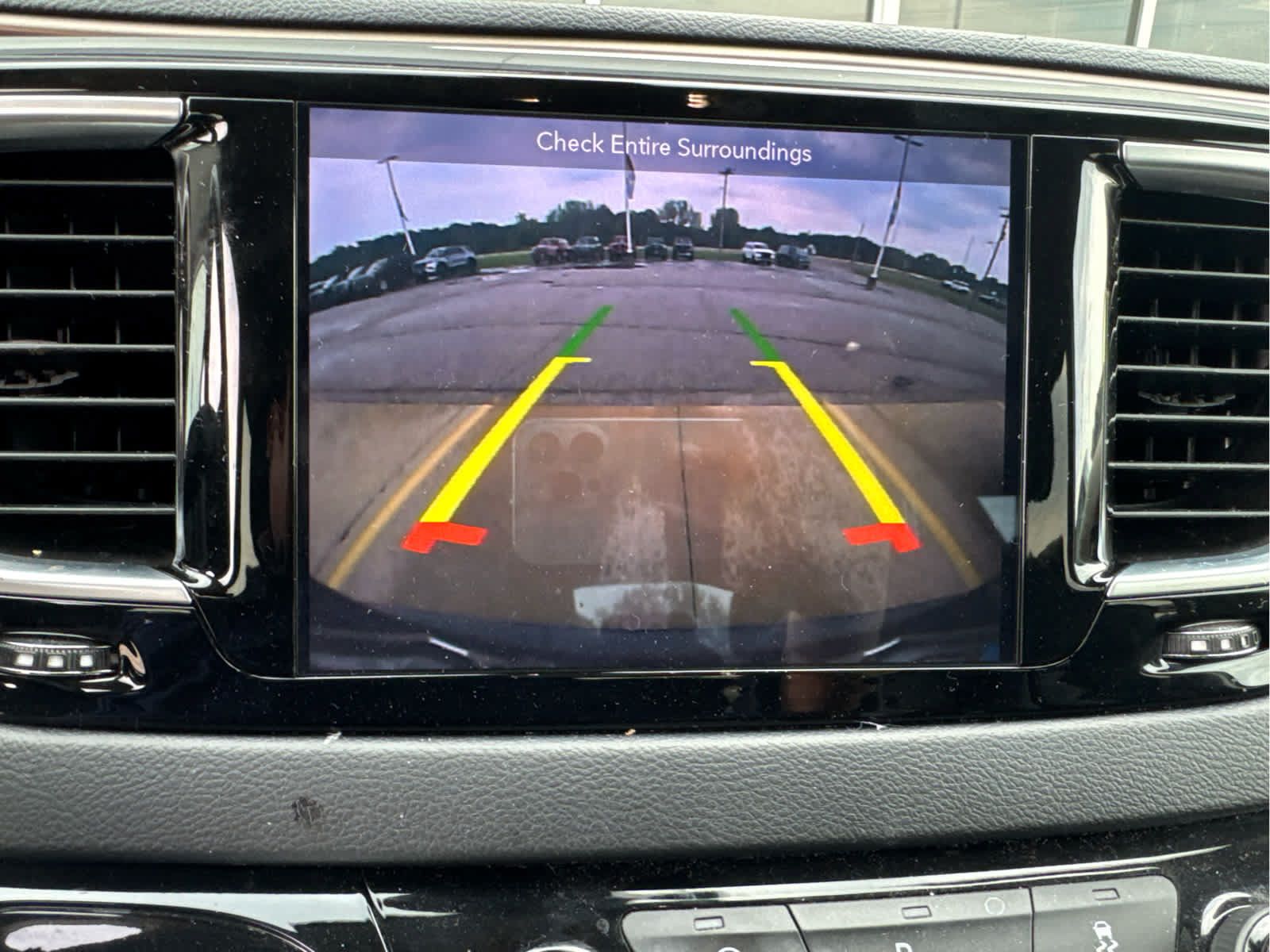 Used 2018 Chrysler Pacifica Touring-L Plus FWD image 9