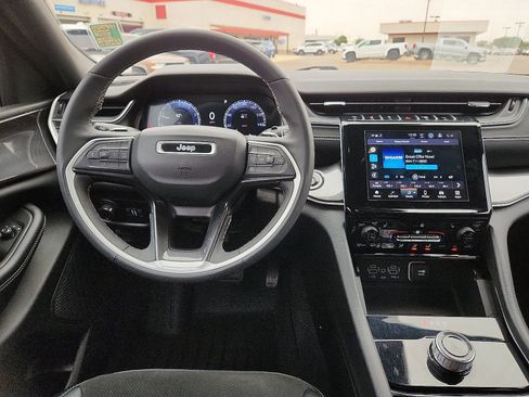Used 2023 Jeep Grand Cherokee L Laredo AWD/4WD image 12