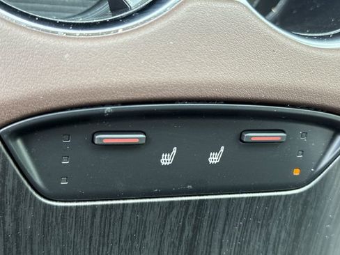 Used 2023 Toyota Venza XLE image 30