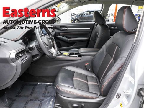 Used 2023 Nissan Altima 2.5 SR FWD image 14