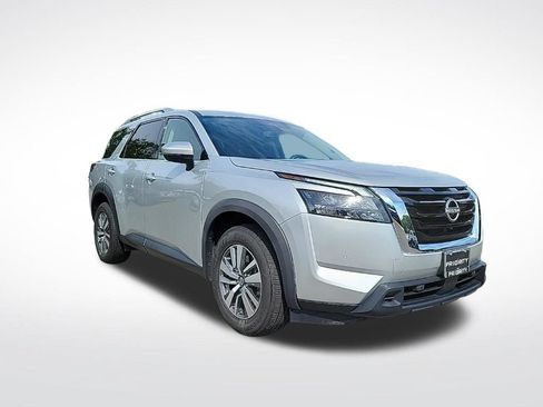 Used 2025 Nissan Pathfinder SL AWD/4WD image 6