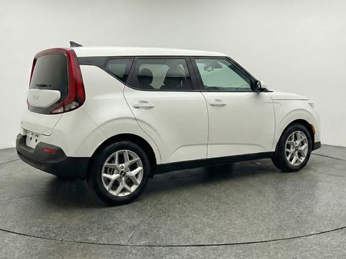 Used 2025 Kia Soul LX w/ LX Technology Package image 9