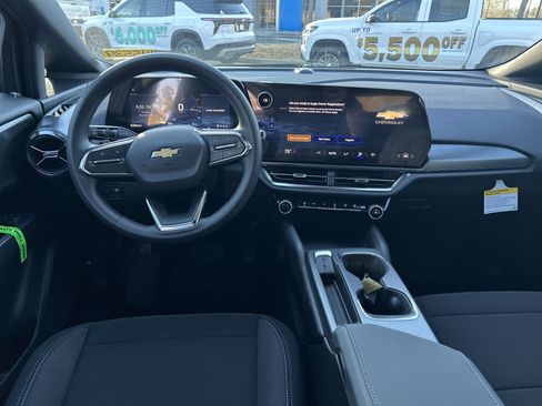 New 2026 Chevrolet Equinox EV LT image 24