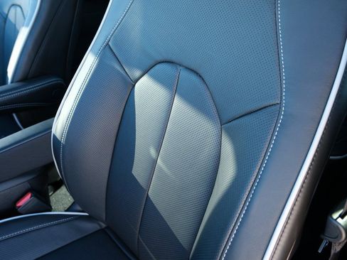 New 2026 Chrysler Pacifica Limited w/ Uconnect Theater Family Group image 24