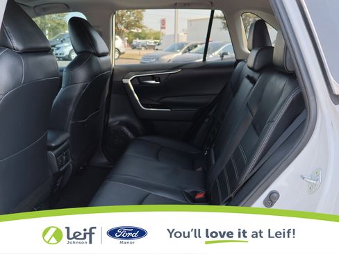 Used 2021 Toyota RAV4 XLE Premium image 40
