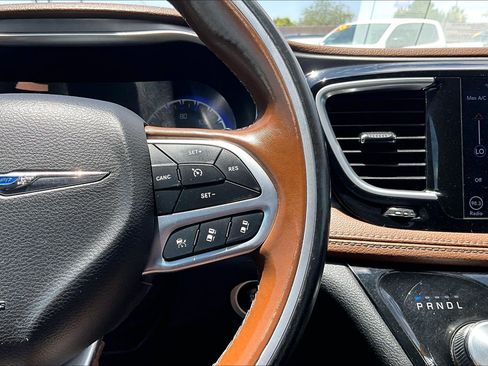 Used 2019 Chrysler Pacifica Limited w/ Advanced Safetytec Group FWD image 19
