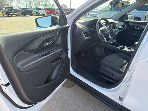 Used 2023 GMC Terrain SLE w/ Driver Convenience Package image 9