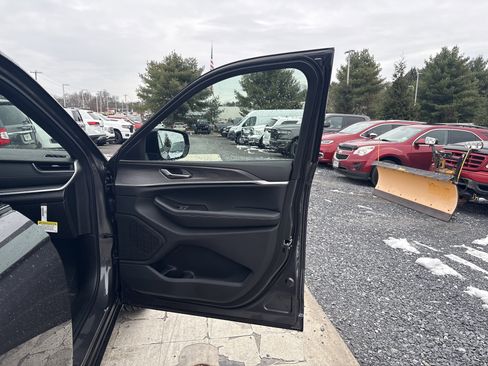 New 2025 Jeep Grand Cherokee L Limited image 8