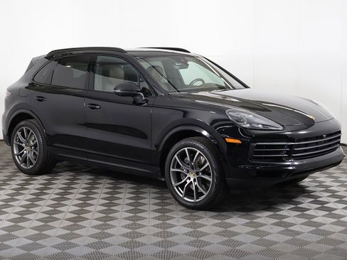 Used 2023 Porsche Cayenne Platinum Edition image 63