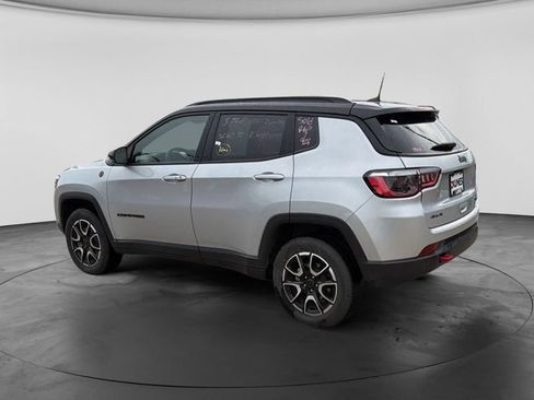 Used 2025 Jeep Compass Trailhawk AWD/4WD image 8