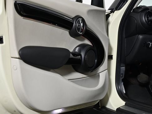 Used 2015 MINI Cooper 4-Door Hardtop FWD image 31