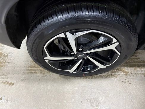 Used 2023 Chevrolet TrailBlazer RS w/ Technology Package image 18