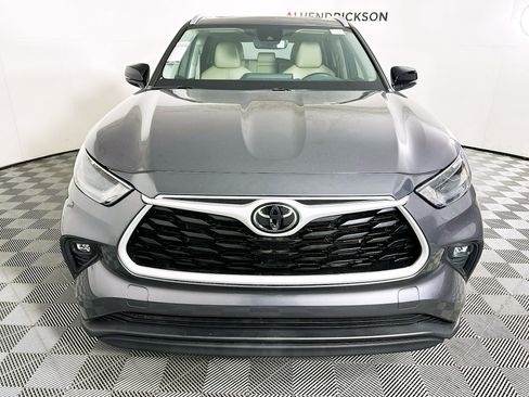 Used 2023 Toyota Highlander XLE image 8