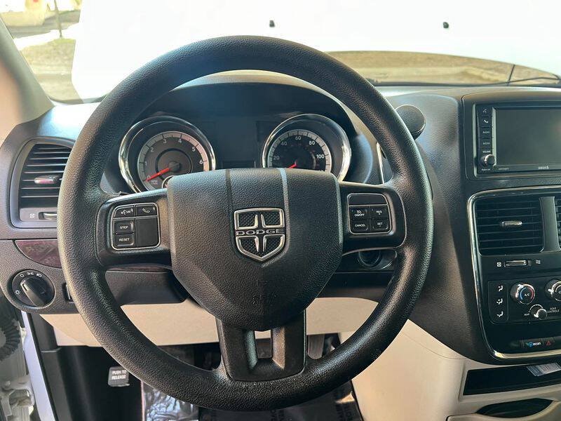 Used 2020 Dodge Grand Caravan SE w/ UConnect Hands-Free Group FWD image 21