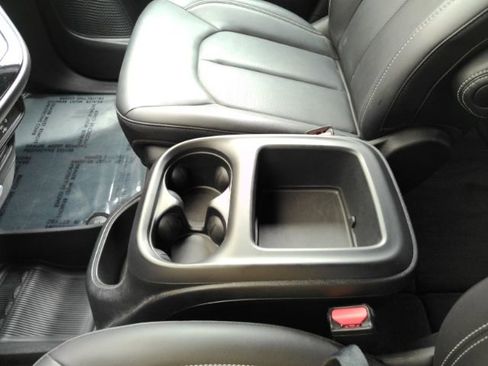 Used 2026 Chrysler Pacifica Select FWD image 45