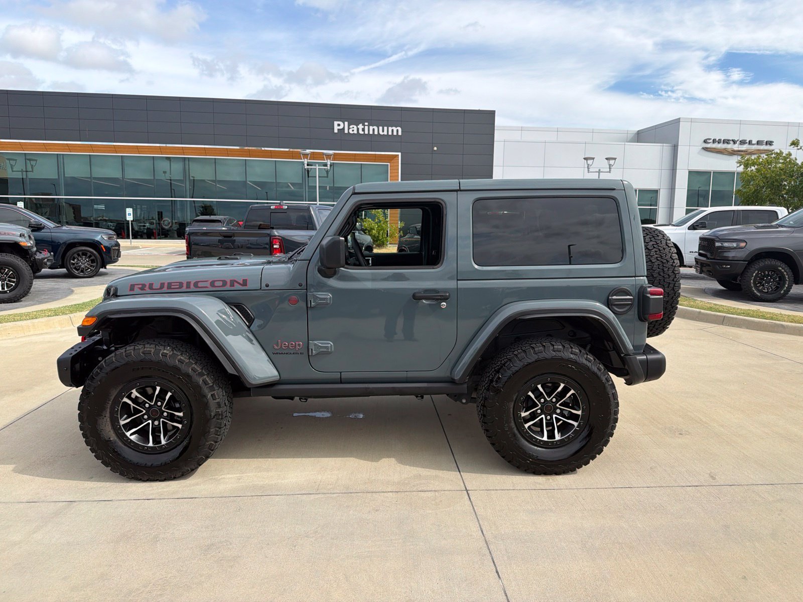 Used 2025 Jeep Wrangler Rubicon AWD/4WD image 2