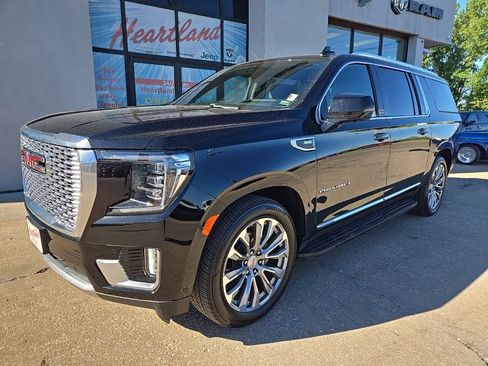 Used 2024 GMC Yukon XL Denali w/ Advanced Technology Package AWD/4WD image 2