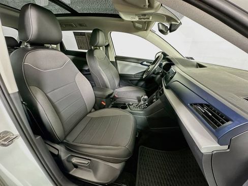 Certified 2023 Volkswagen Taos SE w/ Panoramic Sunroof Package AWD/4WD image 28