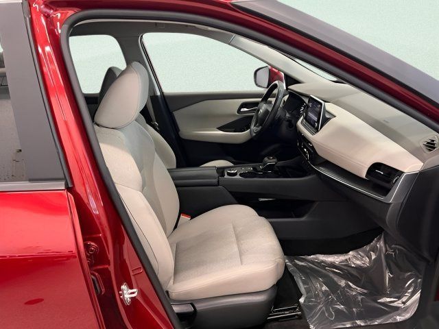 Used 2025 Nissan Rogue SV AWD/4WD image 9