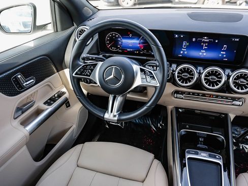 Used 2025 Mercedes-Benz GLA 250 4MATIC image 14