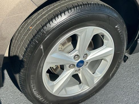 Used 2019 Ford Edge SE image 35