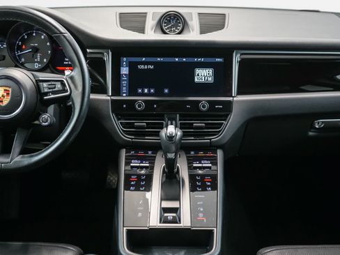 Certified 2023 Porsche Macan AWD/4WD image 20