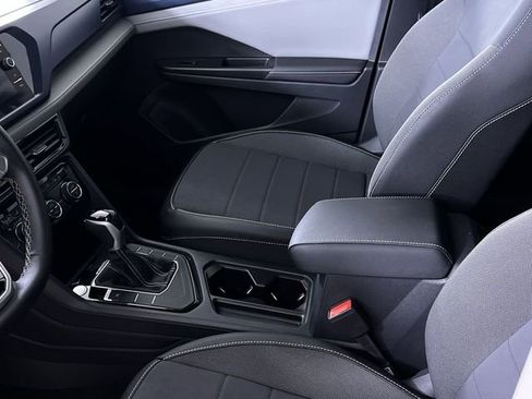 Used 2024 Volkswagen Taos SE image 20