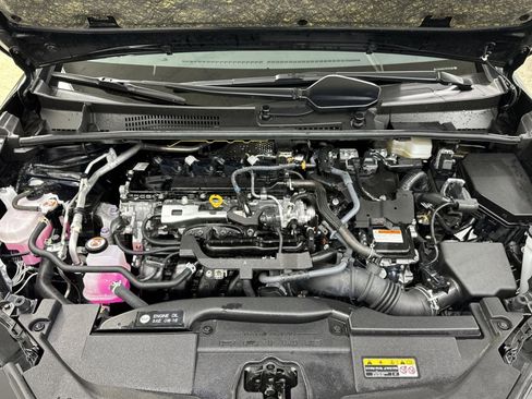 Used 2025 Toyota Prius LE image 31