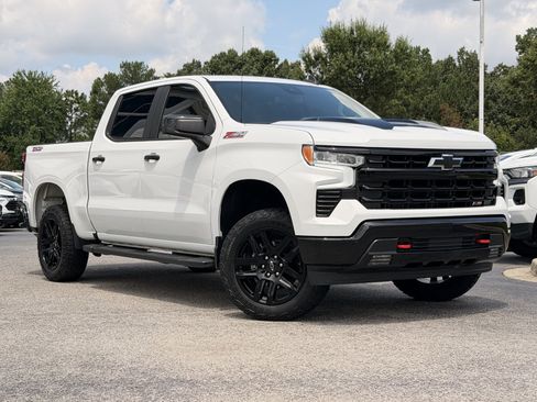 Used 2023 Chevrolet Silverado 1500 LT Trail Boss AWD/4WD image 2