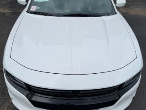Used 2017 Dodge Charger R/T w/ Premium Group RWD image 9
