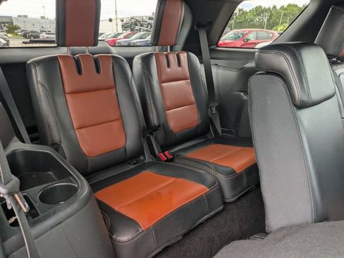 Used 2019 Ford Explorer XLT w/ Equipment Group 202A FWD image 33