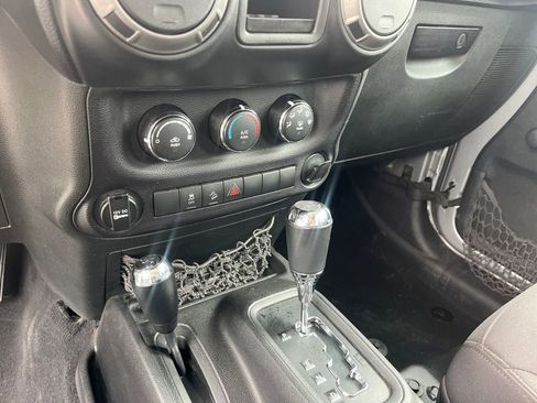 Used 2014 Jeep Wrangler Unlimited Sport w/ Connectivity Group AWD/4WD image 18