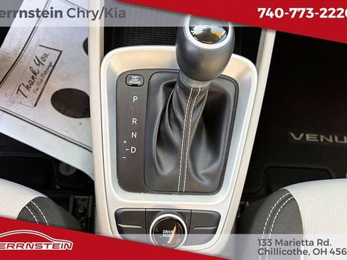 Used 2024 Hyundai Venue SEL FWD image 17